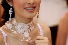 贺州人妖皇后(中国富豪娶人妖皇后)