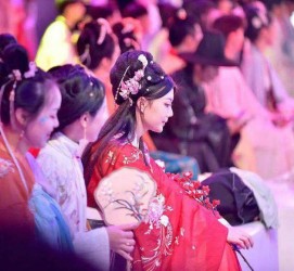 贺州汉服模特兼职(想做汉服模特去哪里找)