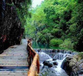 贺州周边旅游(周边旅游景区哪里好玩)
