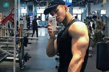 贺州肌肉男模(肌肉男模拟器)