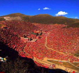 贺州色达旅游攻略(成都到色达旅游攻略)