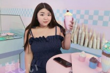 贺州胖模(胖模特穿衣搭配图片)