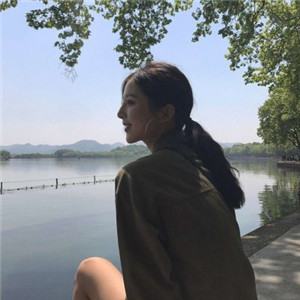 贺州私人伴游网带你看到天际，白色盐湖无际，蓝色天空无边
