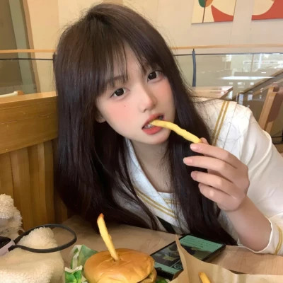 贺州伴游女生李欣怡的资料
