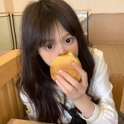 贺州伴游女生李心怡的资料