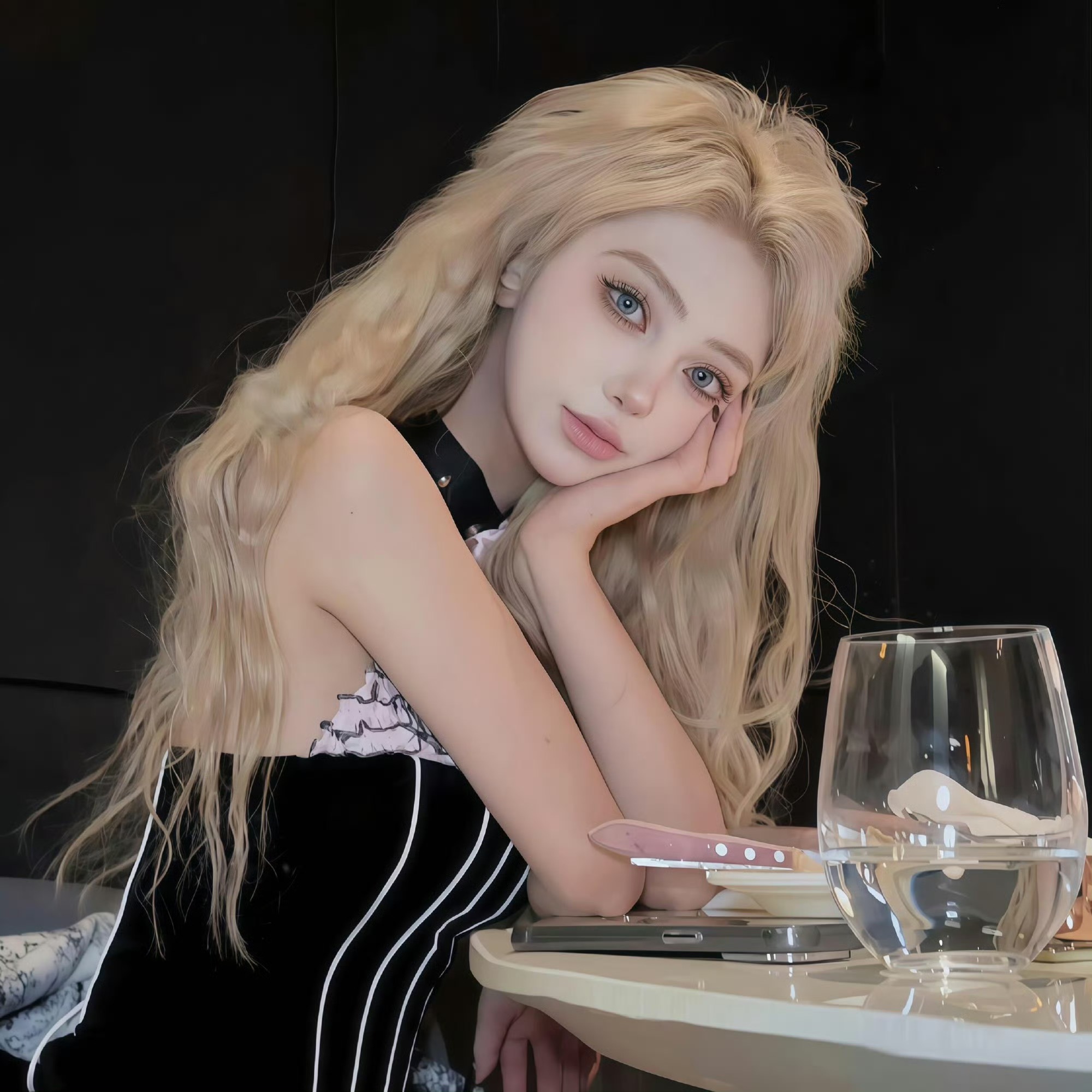 贺州伴游女生晨露的资料